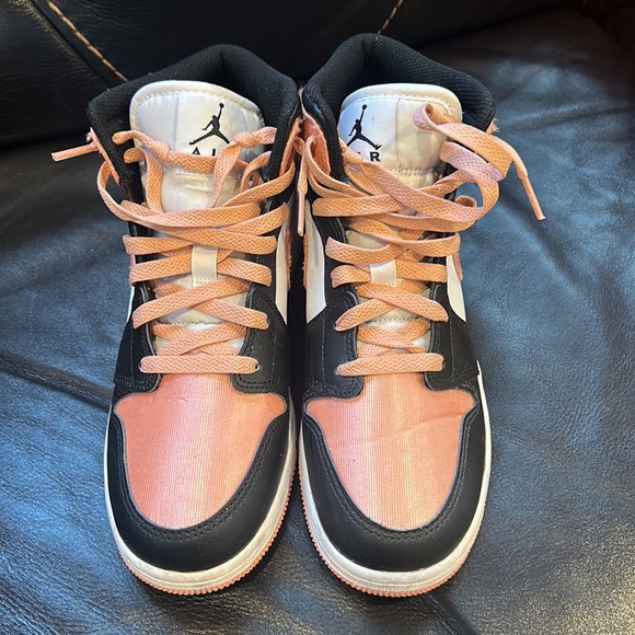 Air Jordan hightop retros - Picture 2 of 4